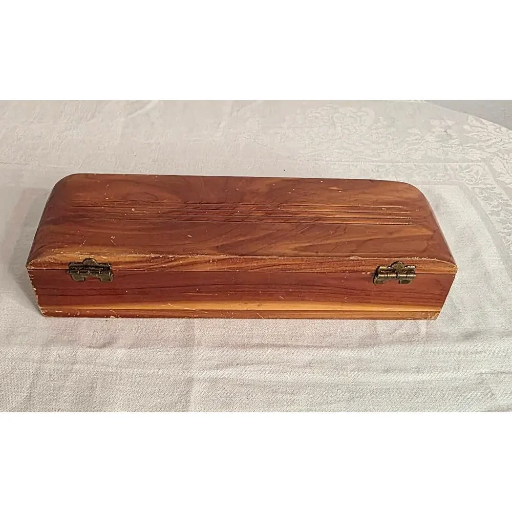 Vtg. Cedar Souvenir Jewelry/Trinket/Keepsake Box w/Metal Clasp 2